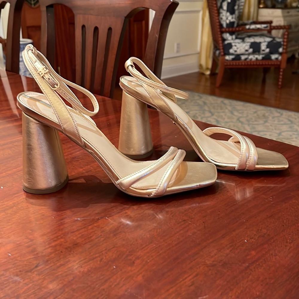 Gold Metallic Kia heel!  Brand new and never worn